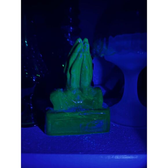 Boyds Glass Cupped Praying Hands – Uranium Vaseline Glass – Limited Edition – Gl - Picture 10 of 11